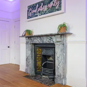 The Steam House - 3 Bedroom Townhouse In By Mint Bath